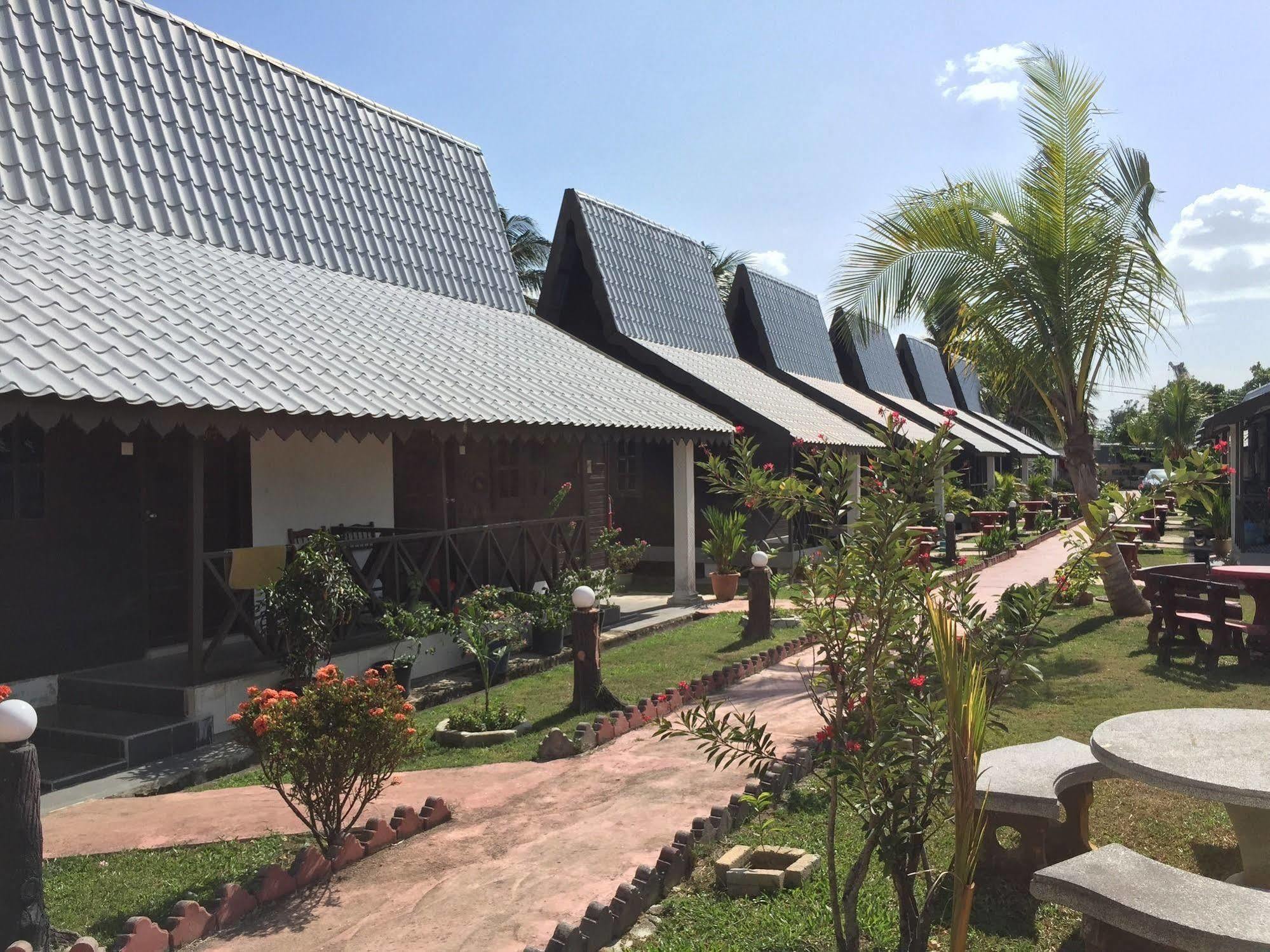 Rasa Senang Villa -Islam Guest Only Pantai Cenang  Exterior photo