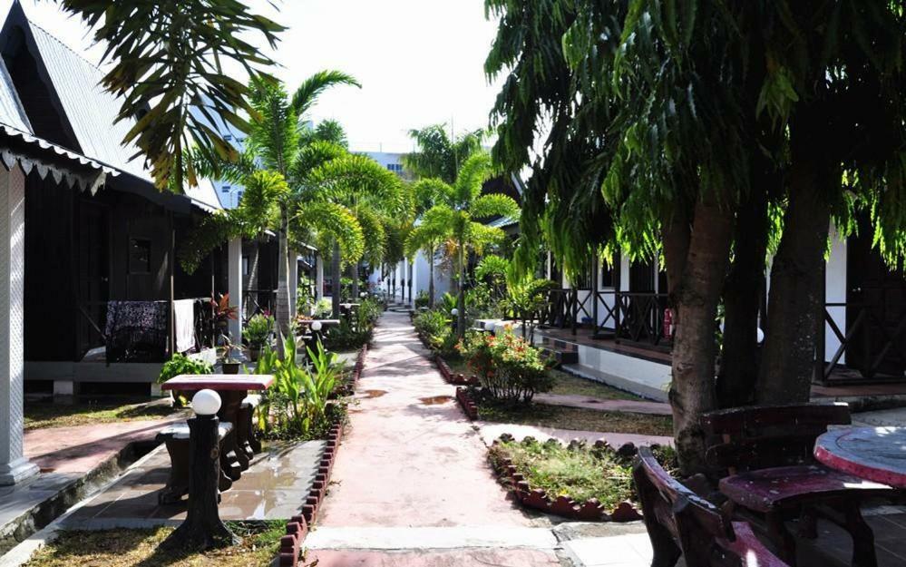 Rasa Senang Villa -Islam Guest Only Pantai Cenang  Exterior photo