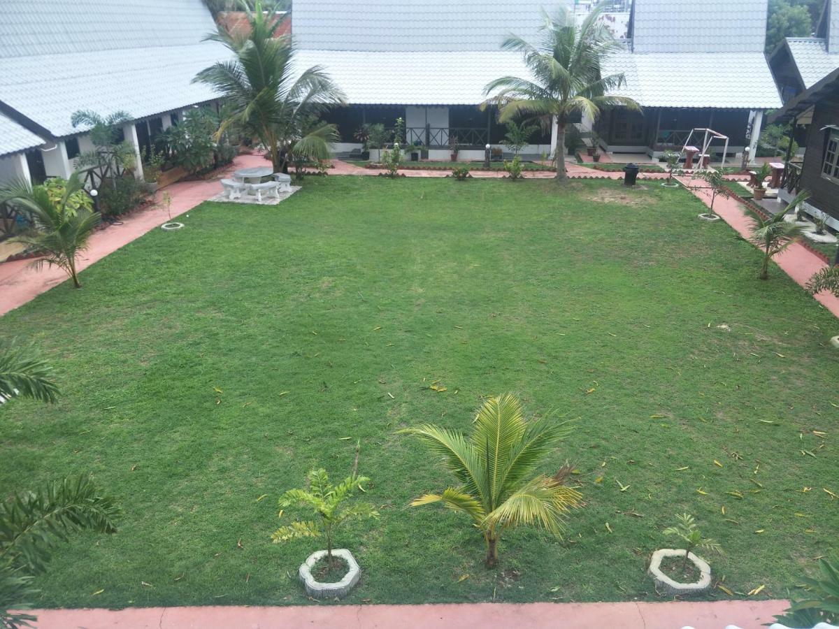 Rasa Senang Villa -Islam Guest Only Pantai Cenang  Exterior photo
